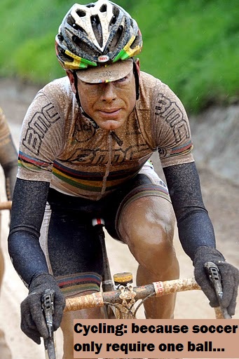 Faccio ciclismo, perchè per giocare a calcio basta una sola ... palla! 